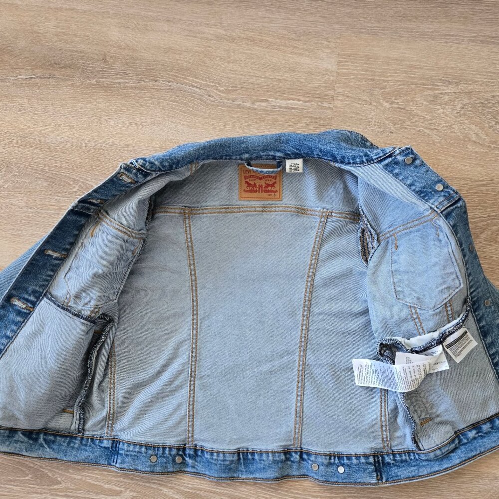 Levi’s Original Trucker Jacket Women’s Small – Classic Stretch Denim, Light Wash - Picture 9 of 17